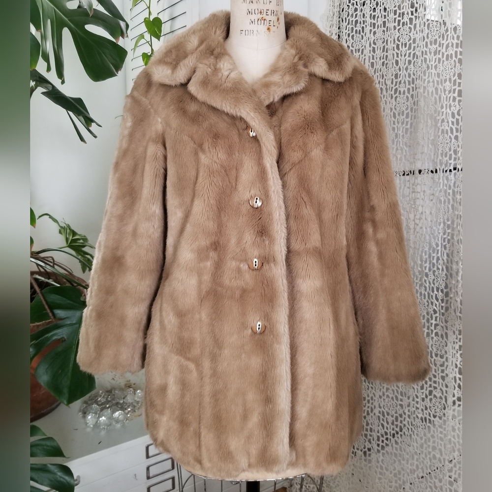 Vntg Caramel Tan Faux Fur Coat - Picture 14 of 14